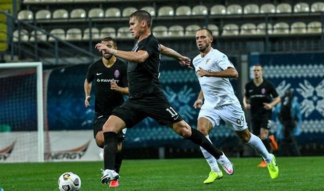 Александр Гладкий (на переднем плане), фото ФК Заря Луганск