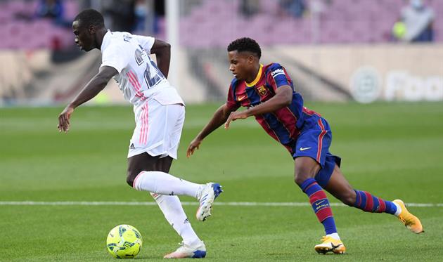 Барселона подала жалобу на судейство в матче с Реалом