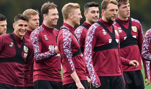 Игроки Бернли на тренировке, burnleyfootballclub.com