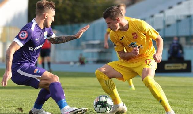 Денис Янаков (справа) в матче против Мариуполя, фото ФК Ингулец Петрово