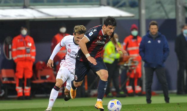 Болонья обыграла Кальяри в результативном матче