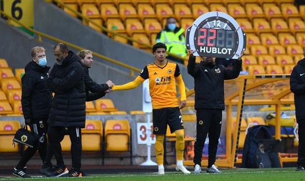 Ки-Яна Хувер (Вулверхэмптон) выходит на замену, Getty Images