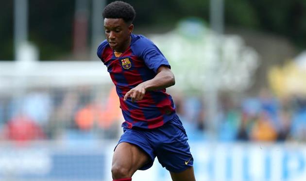 Челси и Ливерпуль претендуют на молодого защитника Барселоны