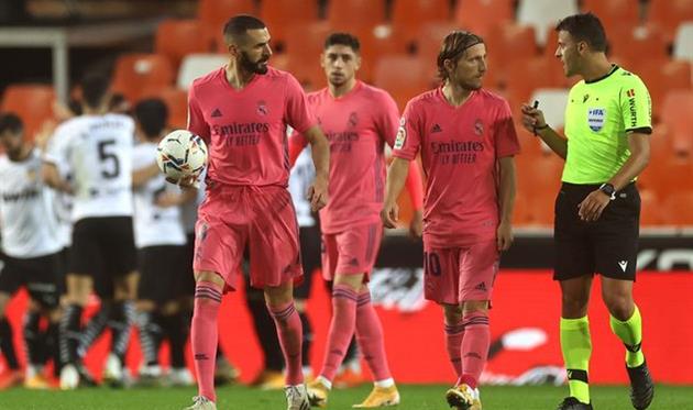 Футболисты Реала в матче против Валенсии, Getty Images