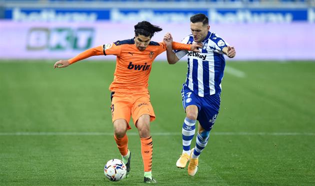 Валенсия отыграла два мяча у Алавеса