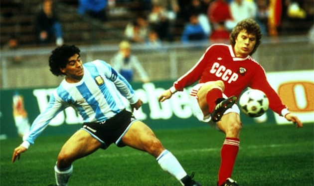 Диего Марадона и Александр Заваров, фото официального сайта ФК Динамо