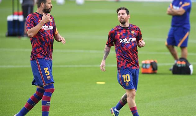 Жерар Пике и Лионель Месси на разминке, Getty Images