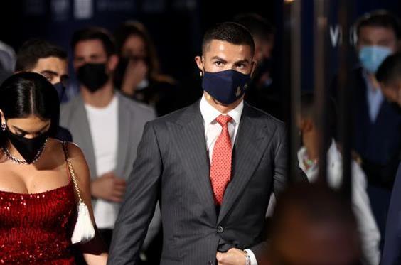 Криштиану Роналду на церемонии награждения, Getty Images