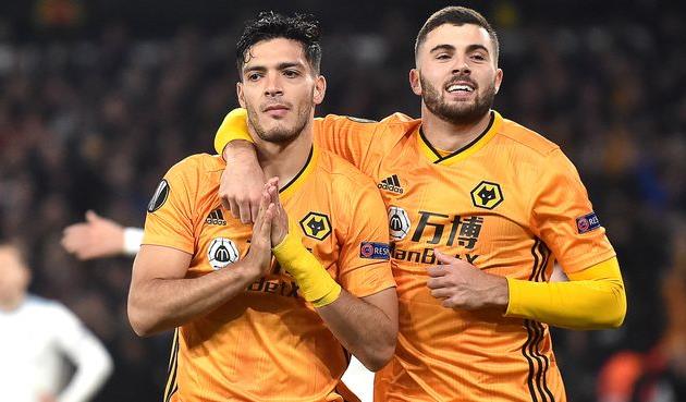 Рауль Хименес (слева) и призванные его заменить Патрик Кутроне (справа), getty images