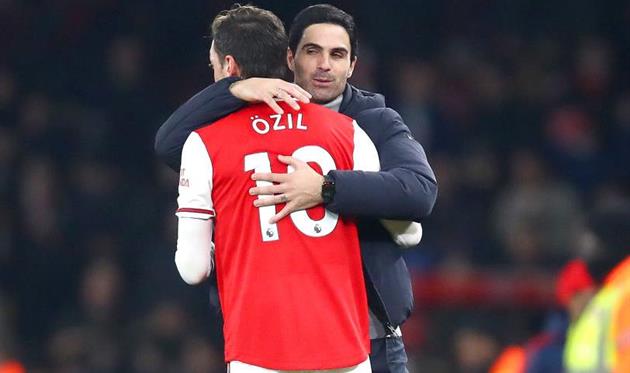Месут Озил и Микель Артета, Getty Images 