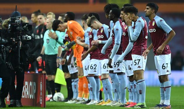 Игроки Астон Виллы U-23 перед матчем против Ливерпуля, Getty Images