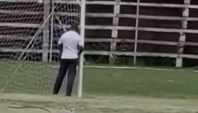 Помочился под штангу — тренер замбийской команды был дисквалифицирован за 