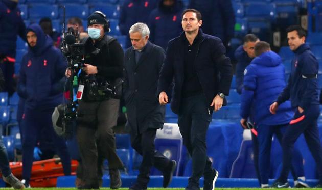 Жозе Моуриньо (по центру) и Фрэнк Лампард, Getty Images