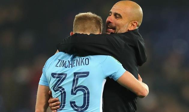 Александр Зинченко в объятиях Хосепа Гвардиолы, Getty Images