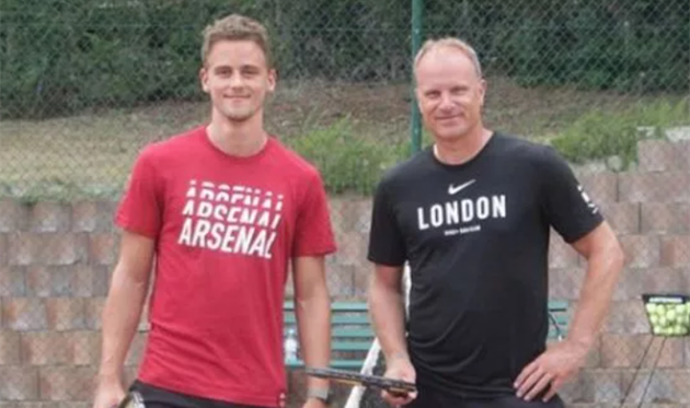 Митчелл и Деннис Бергкампы