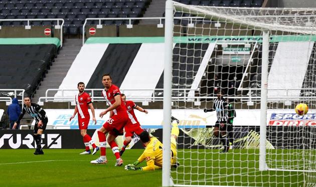 Беднарек отметился автоголом во втором матче АПЛ подряд (изменено)