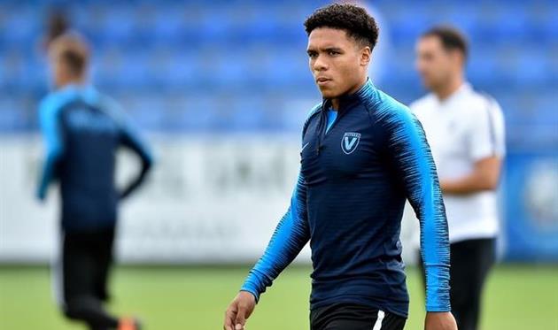 Брэдли де Нойер, твиттер Вииторула