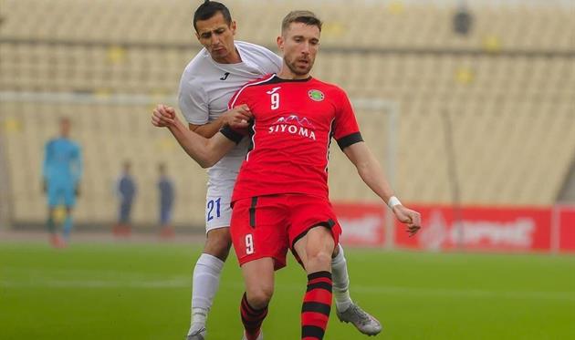 Юрий Коломоец (В красном), ФК Истиклол