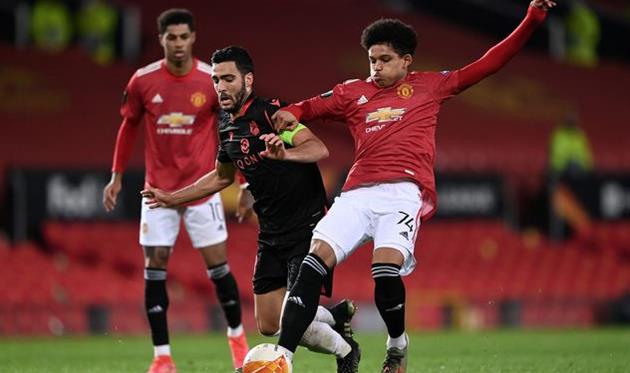 Шола Шортайр (справа) в матче против Реала Сосьедад, Getty Images