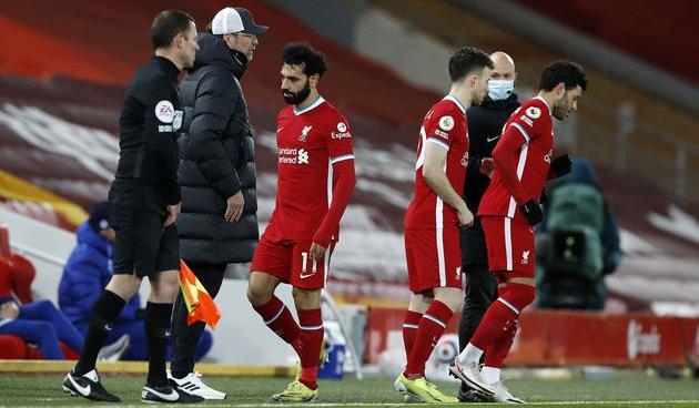 Мохаммед Салах во время ухода с поля в матче против Челси, Getty Images