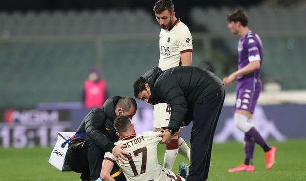 Травма Жордана Верету в матче против Фиорентины, Getty Images