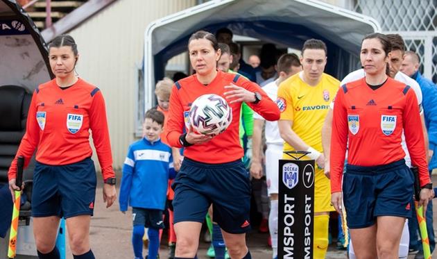 Екатерина Монзуль (по центру), UA-Football