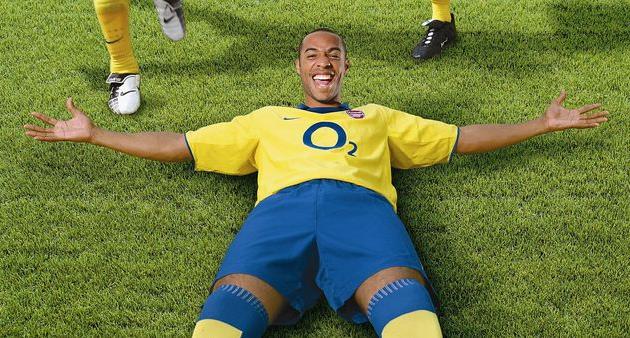 Тьерри Анри на презентации формы Арсенала летом 2003 года, Getty Images