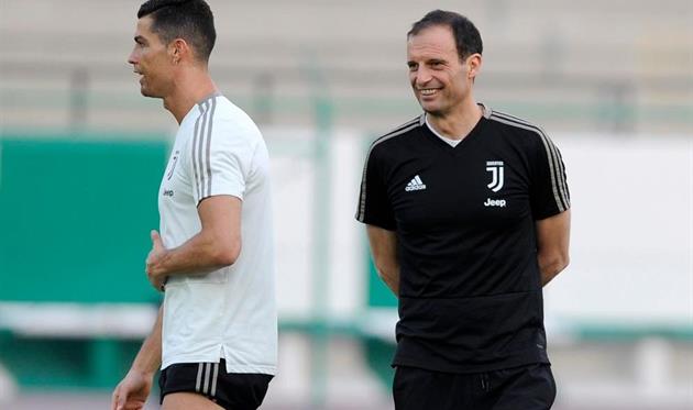 Массимилиано Аллегри (справа) и Криштиану Роналду, getty images