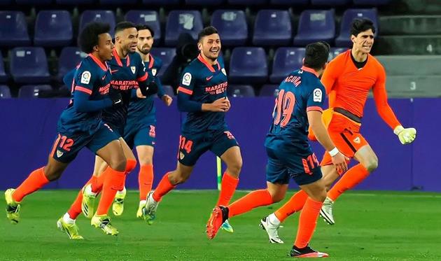 Вратари-бомбардиры: вспоминаем неожиданные голевые подвиги голкиперов