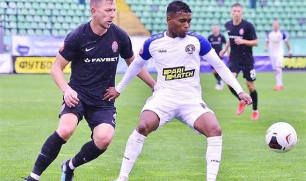 Велвес (справа), ПФК Львов