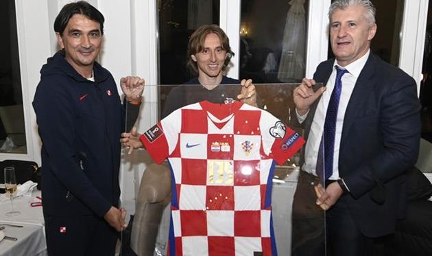 Лука Модрич, twitter.com/HNS_CFF