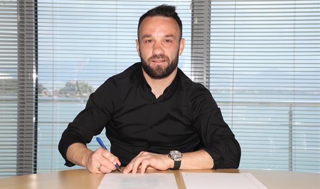 Вальбуэна продлил контракт с Олимпиакосом