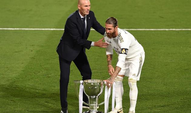 Зинедин Зидан (слева) и Серхио Рамос, getty images