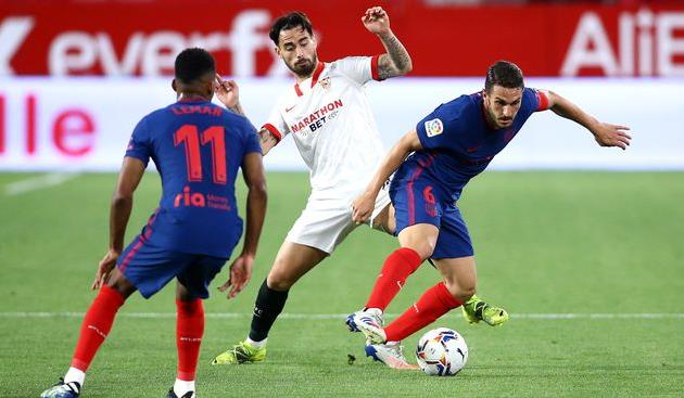 Коке (справа) в матче против Севильи, Getty Images