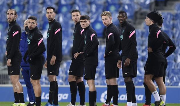 Игроки Барселоны на предматчевой разминке,Getty Images