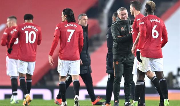 Оле-Гуннар Солскьяер и футболисты Манчестер Юнайтед, getty images
