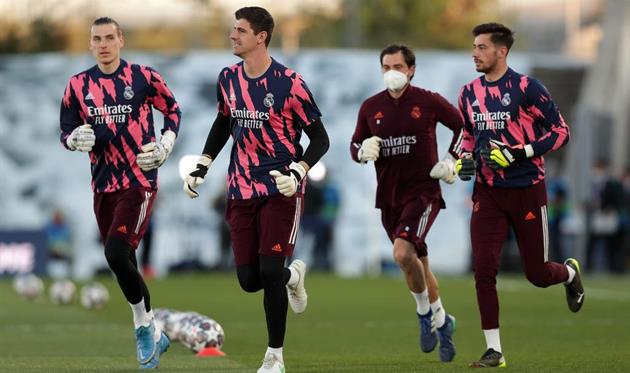 Андрей Лунин (слева) готовится к Эль Класико, Getty Images