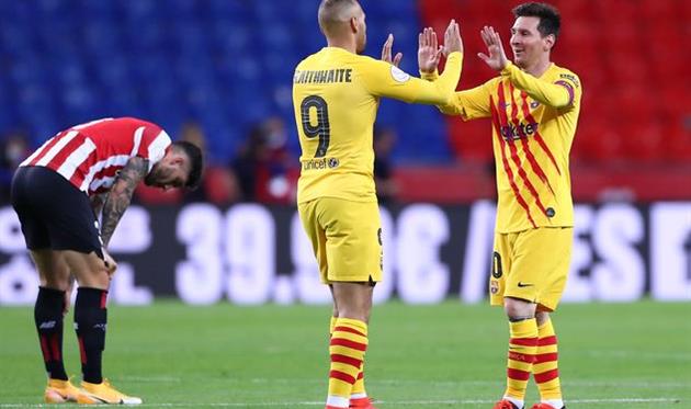 Лионель Месси (справа) отмечает очередной гол в ворота Атлетика, Getty Images