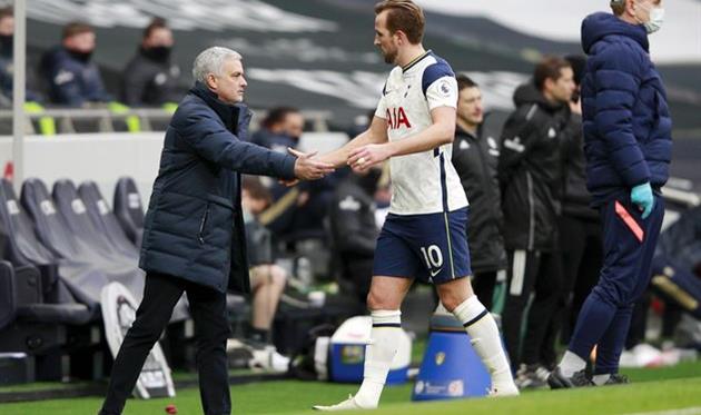 Харри Кейн (справа) и Жозе Моуриньо, Getty Images