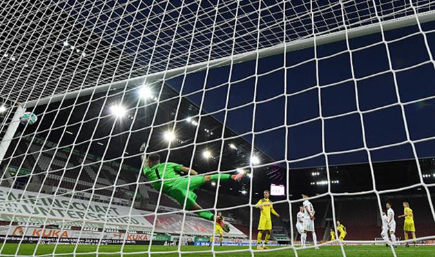 Гол Ондрея Дуды в матче против Аугсбурга, Getty Images