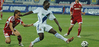 Бангура вновь раззабивался, фото из архива fcdynamo.kiev.ua