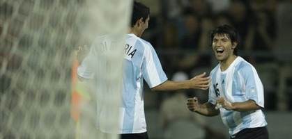 Агуэро отметился дублем, АР