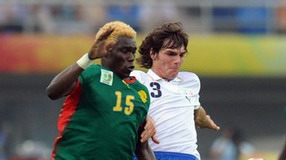 Де Челье против Нгала, АР