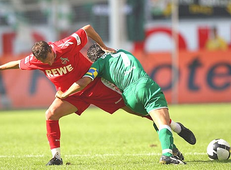 Пети (в красном)