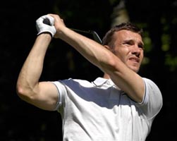 Футболист, гольфист, полиглот :)