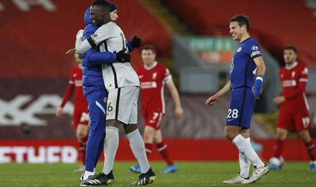 Томас Тухель в объятиях голкипера Эдуара Менди, Getty Images