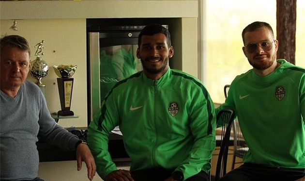 Игор (по центру), Instagram