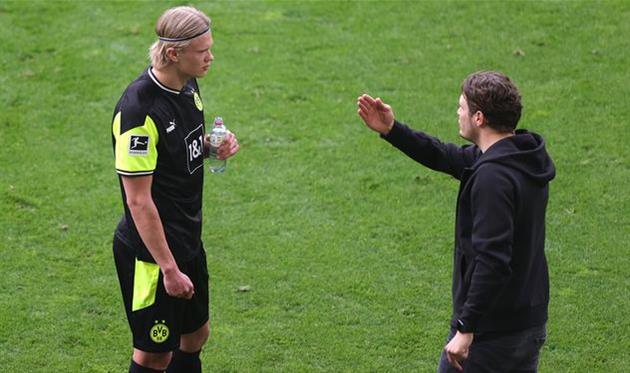 Эрлинг Холанд (слева) и Эдин Терзич, Getty Images