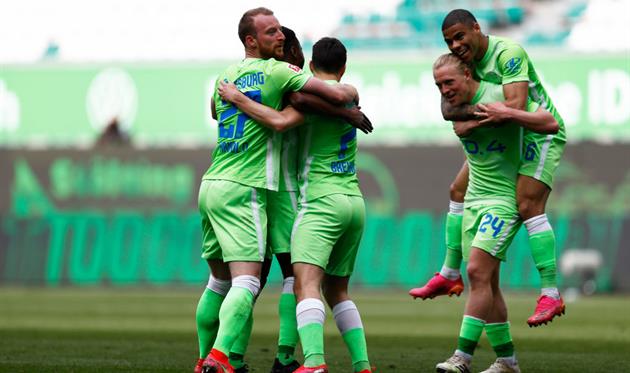 Радость игроков Вольфсбурга, getty images