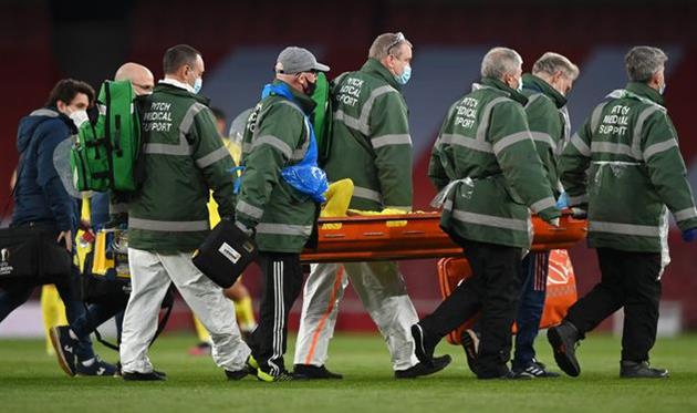 Травма Самуэля Чуквезе в ответном матче против Арсенала, Getty Images